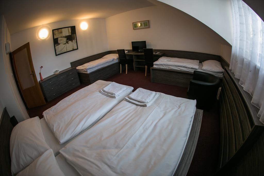 Hotel Rose Břeclav Exterior foto