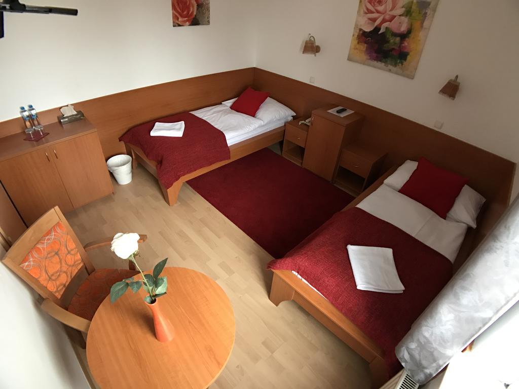 Hotel Rose Břeclav Exterior foto