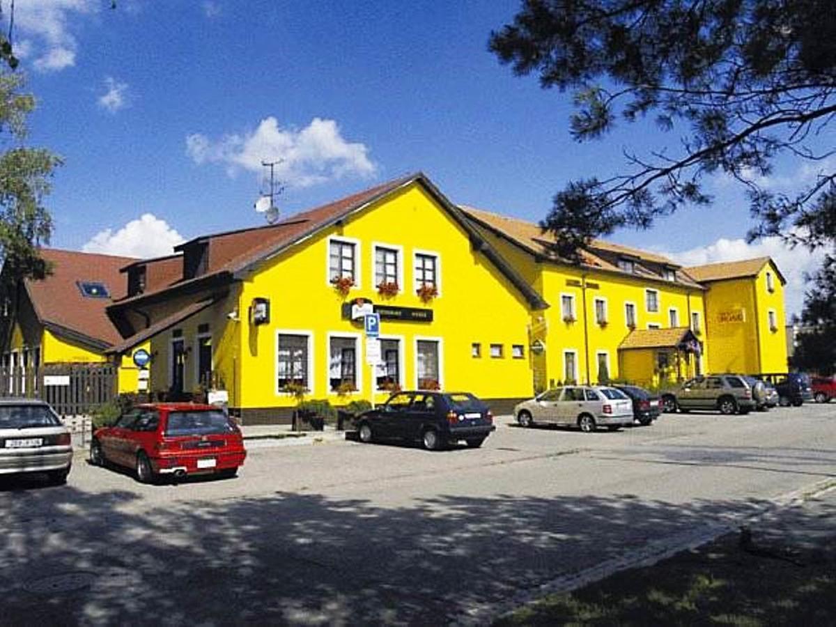 Hotel Rose Břeclav Exterior foto